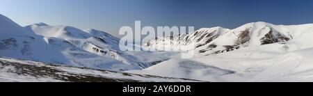 Les montagnes et les vallées avec vue sur l'océan Pacifique à la partie centrale de l'île de Béring Banque D'Images