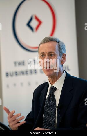 Washington DC, États-Unis. 13 février 2020. Craig Allen, président du Conseil des affaires États-Unis-Chine (USCBC), a parlé lors d'une conférence de presse à Washington, DC, aux États-Unis, le 13 février 2020. Selon une enquête publiée jeudi, les membres du Conseil des entreprises sino-américain considèrent massivement que l'accord économique et commercial entre la Chine et les États-Unis de phase 1 est positif pour l'environnement commercial et les relations bilatérales de leurs pays respectifs. Crédit: Liu Jie/Xinhua/Alay Live News Banque D'Images