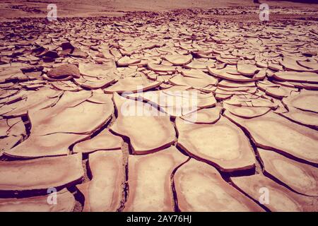 Dans sol fissuré Valle de la muerte désert, San Pedro de Atacama, Chili Banque D'Images