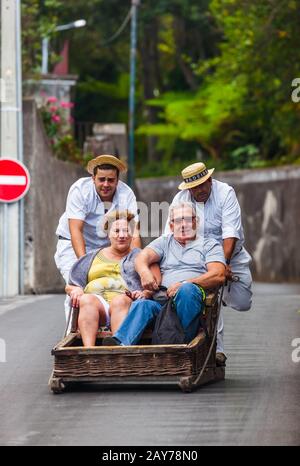 FUNCHAL, MADÈRE - 19 SEPTEMBRE : excursion traditionnelle en traîneau en descente le 19 septembre 2016 à Madère, au Portugal Banque D'Images