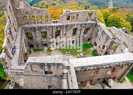 Vue sur les ruines du vieux château de Baden-Baden en Allemagne Banque D'Images