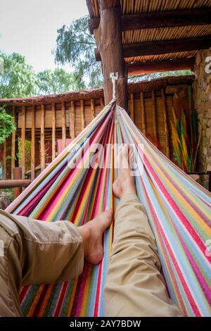 Relaxing in hammock Banque D'Images