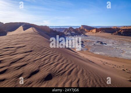 Dunes de sable dans la Valle de la Luna, San Pedro de Atacama, Chili Banque D'Images