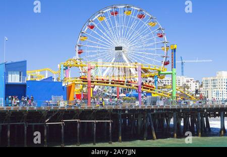 vacances pacific park roue panoramique santa monica pier los angeles californie en été Banque D'Images