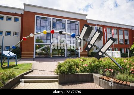 Objet d'art en face de Townhall Schwedt/Oder, Brandenburg, Allemagne Banque D'Images