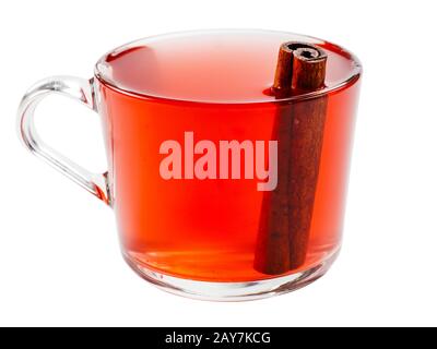 Vin chaud verre isolé sur blanc, l'accent peu profondes Banque D'Images