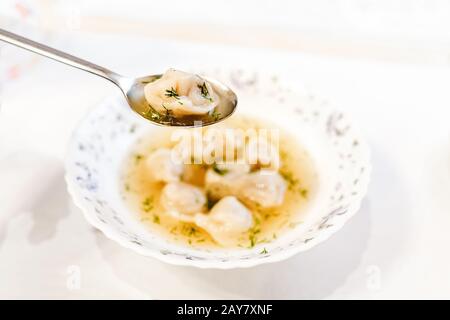 Des boulettes de viande de cuisine russe sont servies sur la table Banque D'Images