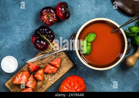 Cuisine maison gazpacho ou soupe de tomate Banque D'Images
