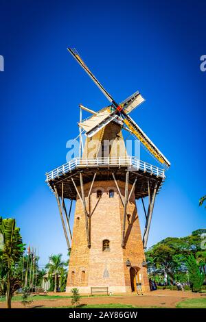 Réplique du moulin néerlandais à Holambra, Brésil. Holambra est la principale production de fleurs et les immigrants néerlandais au Brésil. Banque D'Images