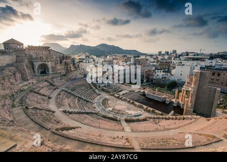 Amphithéâtre romain de Carthagène, Espagne au coucher du soleil Banque D'Images