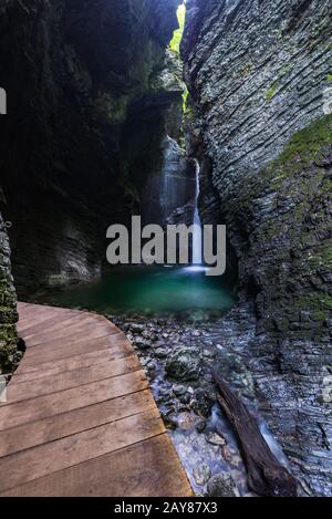 Wodden patch par cascade Kozjak en Slovénie Alpes juliennes Banque D'Images