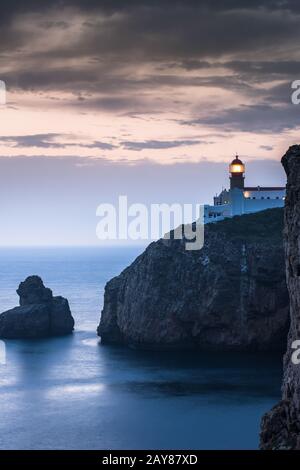 Phare de Cabo de Sao Vicente, Algarve, Portugal. Banque D'Images