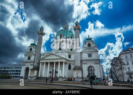 Karlskirche ou église Saint-Charles. C'est une église baroque située sur le côté sud de Karlsplatz Banque D'Images