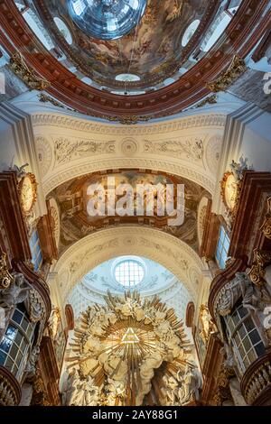 Karlskirche ou l'intérieur de l'église Saint-Charles. C'est une église baroque située sur le côté sud de Karlsplatz Banque D'Images