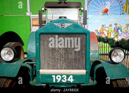 Munich, ALLEMAGNE tracteur Hanomag de l'année 1934 exposé à l'Oide Wiesn partie historique de l'Oktoberfest à Munich, un environnement familial et convivial pour les enfants Banque D'Images
