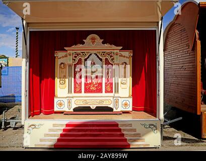 Munich, ALLEMAGNE - 1 OCTOBRE 2019 Wilhelm Bruder Sohne orgue mécanique vintage exposé à l'Oide Wiesn partie historique de l'Oktoberfest à Munich Banque D'Images