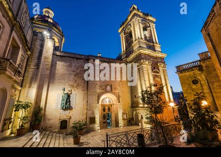 Église Saint-Laurent la nuit, Birgu, Malte Banque D'Images