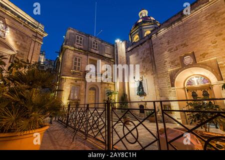 Église Saint-Laurent la nuit, Birgu, Malte Banque D'Images