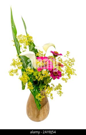 Bouquet de Calla, zinnia et l'alchémille isolated on white Banque D'Images