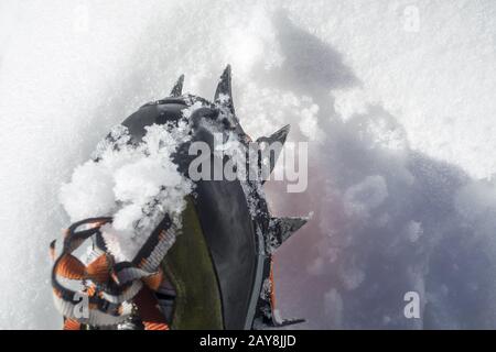 Gros plan sur une chaussure avec crampons Banque D'Images