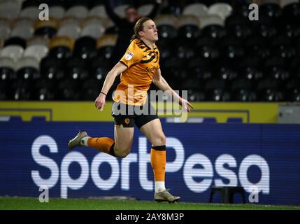 Tom Eaves, de Hull City, célèbre le quatrième but du jeu de son côté lors du match du championnat Sky Bet au stade KCOM de Hull. Banque D'Images