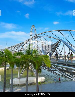 Personnes Pont Helix Flyer Singapour Banque D'Images