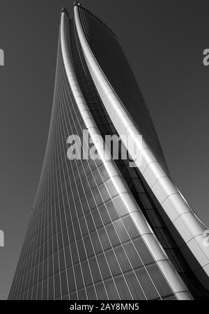 Le gratte-ciel 'Lo Storto' (2019, 177 m, 44 étages), également appelé Hadid Tower, dans le nouveau quartier de Citylife à Milan, Italie Banque D'Images