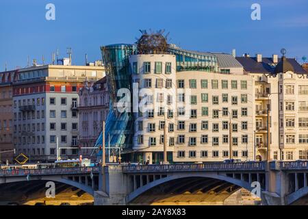 Prague, République tchèque - 02 novembre 2017: Célèbre Dancing House au centre de la ville Banque D'Images