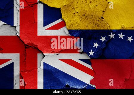 Drapeaux du Royaume-Uni et du Venezuela peint sur mur fissuré Banque D'Images