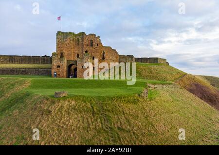 Ruines sur la colline du Prieuré médiéval de Tynemouth et du château, Royaume-Uni Banque D'Images