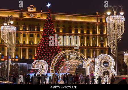 Moscou, Russie - 05 janvier 2018 : installation du nouvel an et de Noël à Moscou Banque D'Images