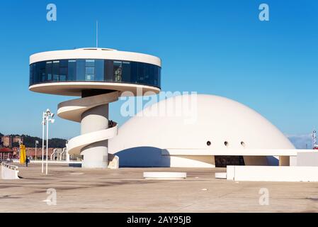 Aviles, Espagne - 19 Novembre 2018 : Bâtiment Niemeyer Center À Aviles. Est un centre culturel conçu par l'architecte brésilien Osca Banque D'Images