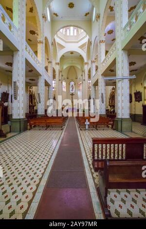 Intérieur de l'église Jésus de Nazaréen dans le quartier El Prado à Medellin Banque D'Images