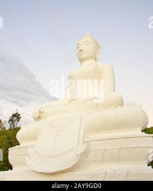 Statue de marbre de Bouddha assis Banque D'Images