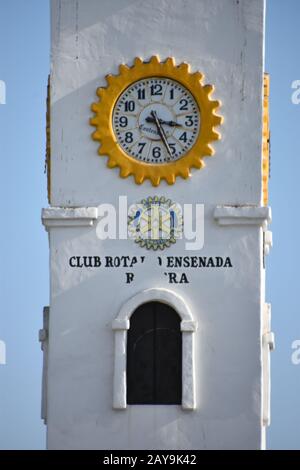 Tour de l'horloge au Centre culturel Riviera d'Ensenada au Mexique Banque D'Images