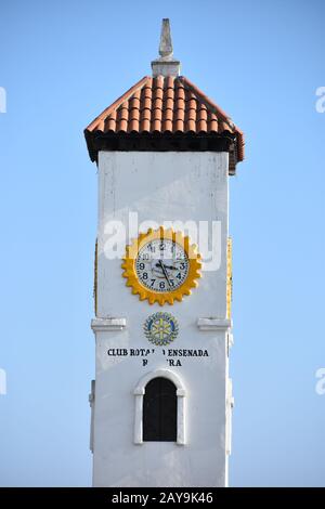 Tour de l'horloge au Centre culturel Riviera d'Ensenada au Mexique Banque D'Images