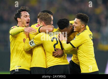 Football Dortmund - Francfort, Dortmund 14 Février 2020. Lukasz PISZCZEK, BVB 26 scores, pousses but pour 1-0 célèbre son but, heureux, rire, célébration, BORUSSIA DORTMUND - EINTRACHT FRANKFURT - DFL RÈGLEMENTS INTERDISENT TOUTE UTILISATION DE PHOTOGRAPHIES comme SÉQUENCES D'IMAGES et/ou QUASI-VIDÉO - 1.German Soccer League , Dortmund, 14 février 2020. Saison 2019/2020, jour du match 22, BVB, © Peter Schatz / Alay Live News Banque D'Images
