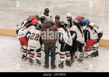 Caucus de pré-partie, équipe de hockey féminin de Delhi, 5e Championnat de hockey Hai, Leh, Ladakh, Inde Banque D'Images