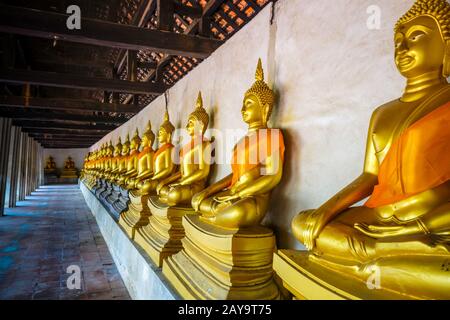 Statues de Bouddha d'or, temple Wat Phutthaisawan, Ayutthaya, Thaïlande Banque D'Images