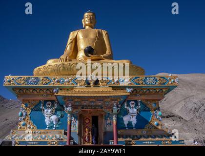 Bouddha Gutama doré, Stok Gompa, Ladakh, Inde Banque D'Images