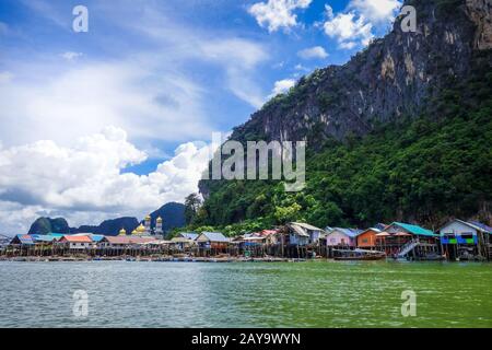 Village de pêcheurs de Koh Panyi, baie de Phang Nga, Thaïlande Banque D'Images