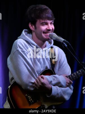 Bala CYNWYD, PA, États-Unis - 11 FÉVRIER 2020: English Indie Pop Singer-Compositeur Rex Orange County Visites radio 104.5's Performance Theatre. Banque D'Images