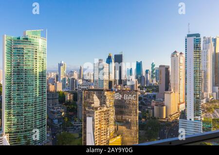 Vues aériennes quartiers de Bella Vista, Campo Alegre et Obarrio Panama City au coucher du soleil Banque D'Images