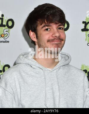 Bala CYNWYD, PA, États-Unis - 11 FÉVRIER 2020: English Indie Pop Singer-Compositeur Rex Orange County Visites radio 104.5's Performance Theatre. Banque D'Images