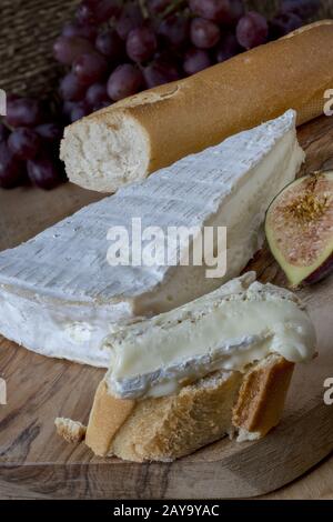 Brie de Meaux, fromage à pâte molle français Banque D'Images