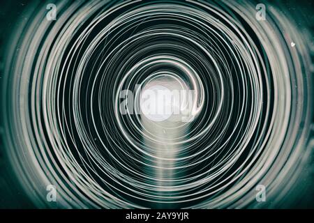 Boule d'éclat bleue entourée de lignes en spirale. Banque D'Images
