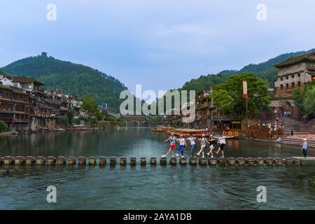 Fenghuang, Chine - 29 mai 2018 : ancienne ville de Fenghuang au coucher du soleil à Hunan Banque D'Images