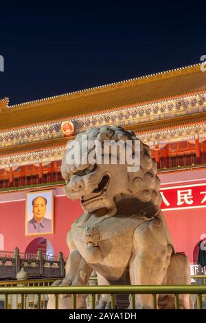 MAO TSE Tung porte Tiananmen dans le Palais interdit de la ville - Beijing Chine Banque D'Images