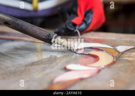La machine à vitraux travaille avec des souvenirs Banque D'Images