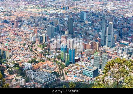 Vue aérienne de Bogota sur la Candelaria, Veracruz la Capuchina Santa Ines, les quartiers El Guavio Banque D'Images